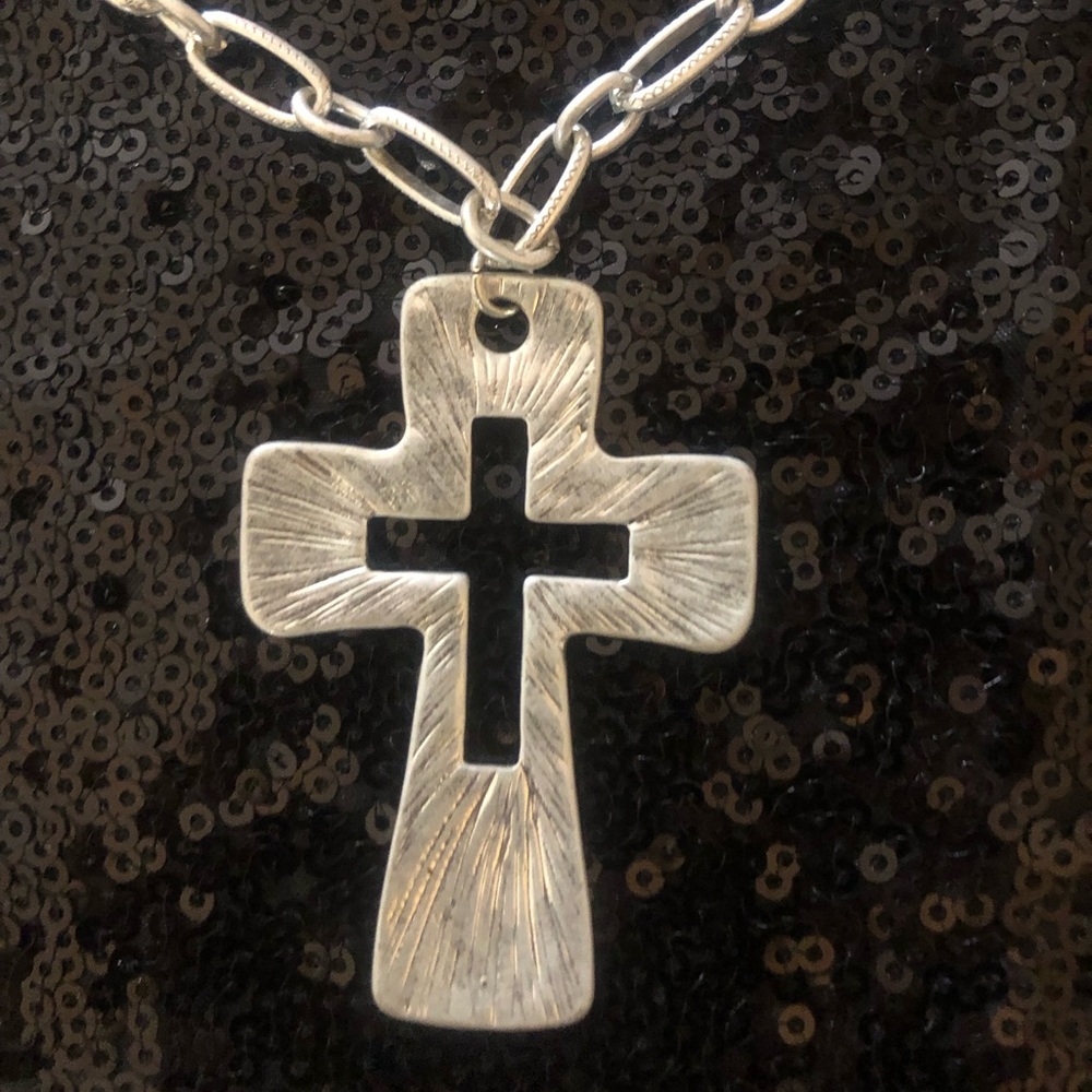 Silver plated Cross Chain necklace.